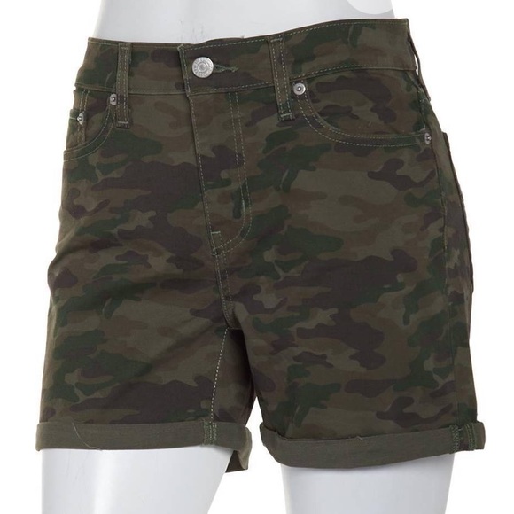 New Levi's® Camouflage Mid Length Shorts - Picture 5 of 9
